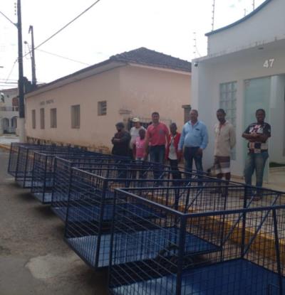 Carrinhos para coleta de resíduos recicláveis são entregues em Conceição do Rio Verde