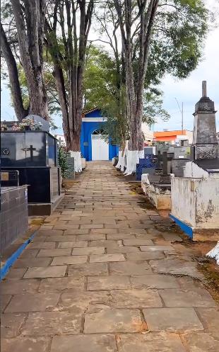PREFEITO ACOMPANHA SERVIÇOS DE MANUTENÇÃO NO CEMITÉRIO MUNICIPAL
