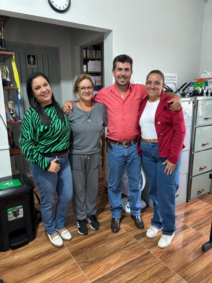 COMPROMISSO E CARINHO NA APAE