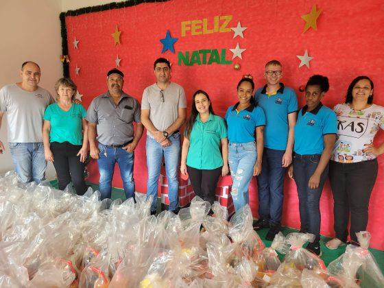CRAS entrega mais de 200 kits natalinos às famílias atendidas pela Secretaria de Assistência Social